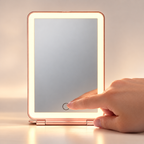 Resespegel med LED för makeup och skincare hemma och på resor
