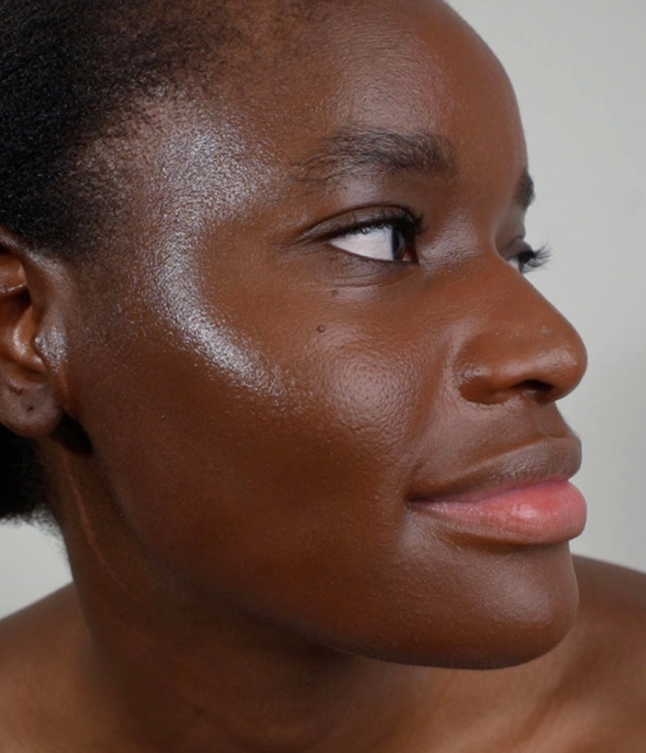 Byggbar foundation med naturliga mineralpigment för skinlike finish