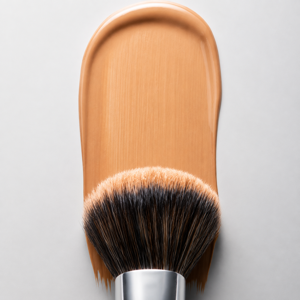 Vegansk clean beauty foundation med hexapeptide-11, hyaluronsyra och aloe vera