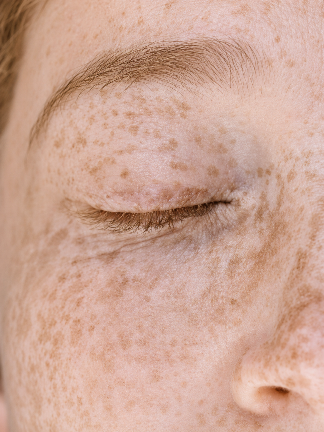 ELYO Vitamin C Serum från sidan